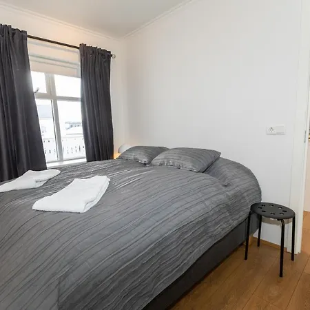 Central Apartment With Two Bedrooms And Balcony- Strandgata 9 Akureyri Exterior photo