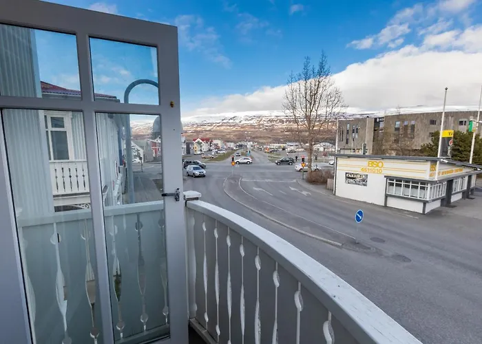 Central Apartment With Two Bedrooms And Balcony- Strandgata 9