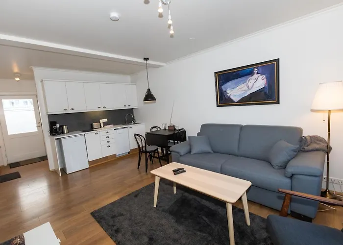 Central Apartment With Two Bedrooms And Balcony- Strandgata 9